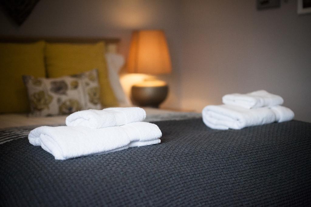 Eaton House Hotell Pembroke Eksteriør bilde