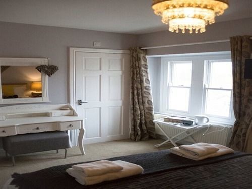 Eaton House Hotell Pembroke Eksteriør bilde