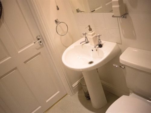 Eaton House Hotell Pembroke Eksteriør bilde